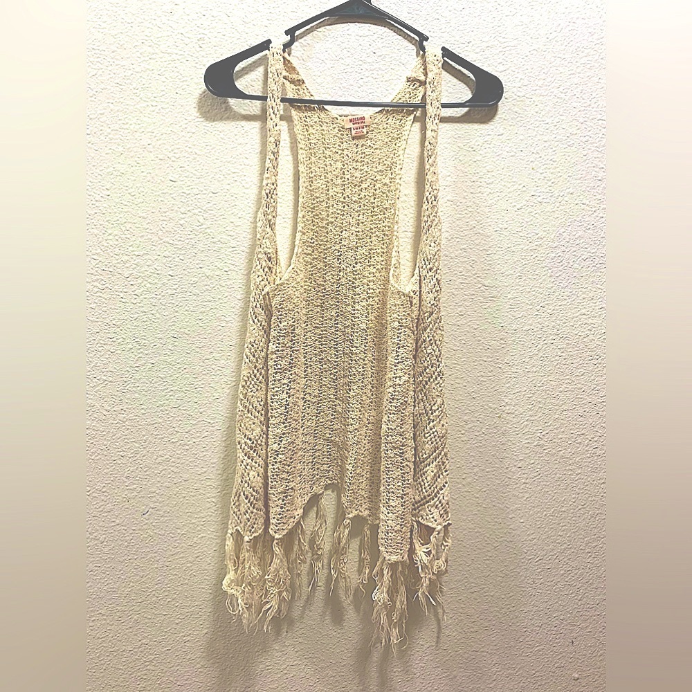 sleeveless cardigan| crochet white cardi| fringe boho tank top| mossimo top